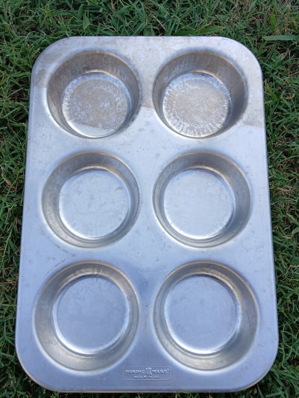 Nordic Ware jumbo Muffin Tin